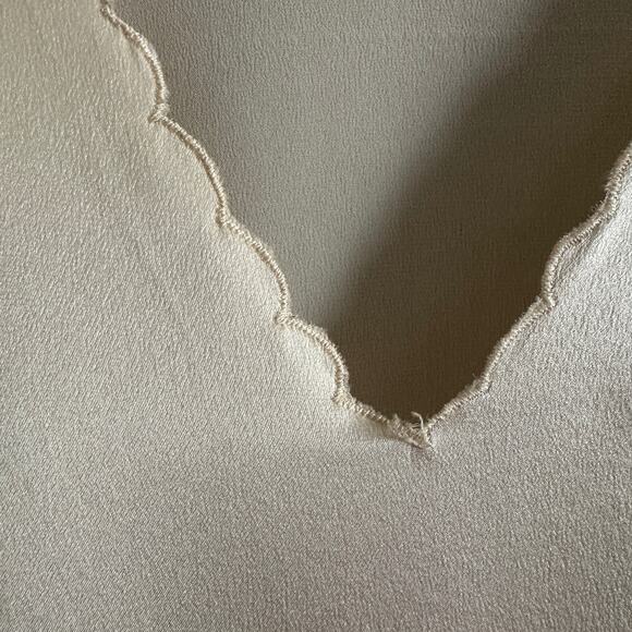 OSCAR de la RENTA | Cream Silk Scallop Edge Boxy wide Sleeve V Neck Blouse Sz 4 - Picture 2 of 5